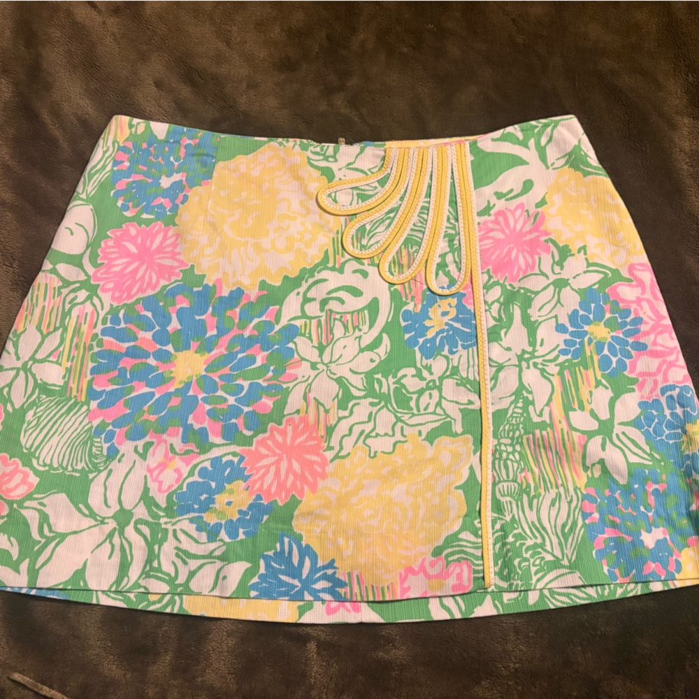 Lilly Pulitzer skort with zip up back